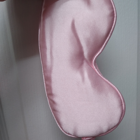 1/$15 or2/20 your choice         NWT SLEEPING BLINDS - Picture 2 of 6